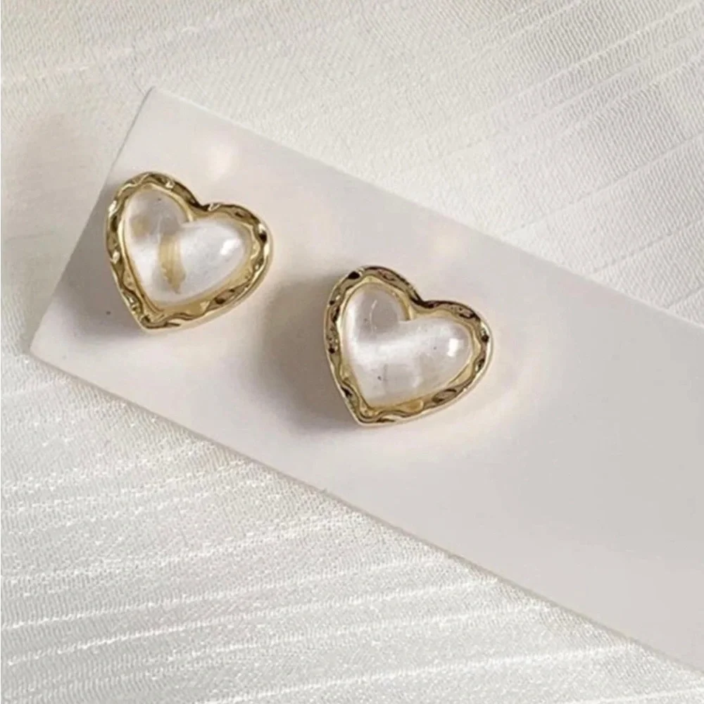 “Seashell Shards” White Hearts Iridescent Shell Flake Chip Ocean Romance Studs - Picture 8 of 16